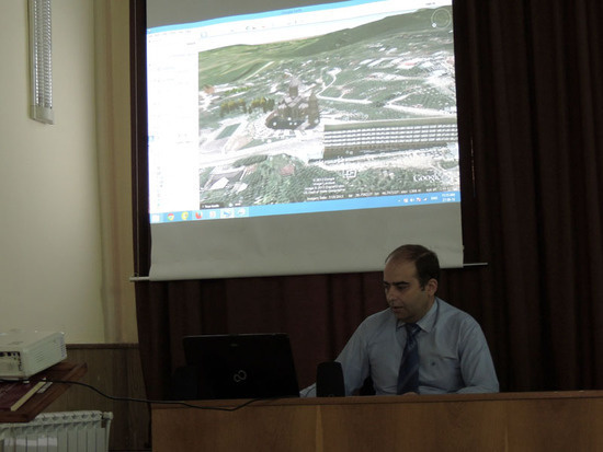 Коммерческий директор фирмы «Локатор» Владимир Софян проводит презентацию 3D моделей Степанакерта и Шуши. Коммерческий директор фирмы «Локатор» Владимир Софян проводит презентацию 3D моделей Степанакерта и Шуши.