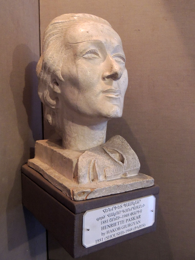 Работа известного скультора Акопа Гюрджяна. "Генриетта Паскар, французская актриса". Подарок музею от самого скульптора.. Работа известного скультора Акопа Гюрджяна. "Генриетта Паскар, французская актриса". Подарок музею от самого скульптора..