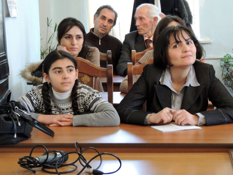 Малышка Анаит на всю жизнь запомнит это мероприятие, где не однократно вспоминали добрым словом её бабушку Амалию... Малышка Анаит на всю жизнь запомнит это мероприятие, где не однократно вспоминали добрым словом её бабушку Амалию...