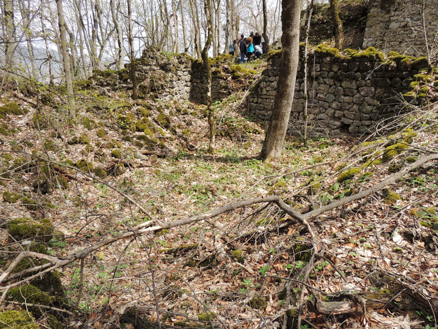 Развалины монастырского комплекса "Охты ехцы". Развалины монастырского комплекса "Охты ехцы".