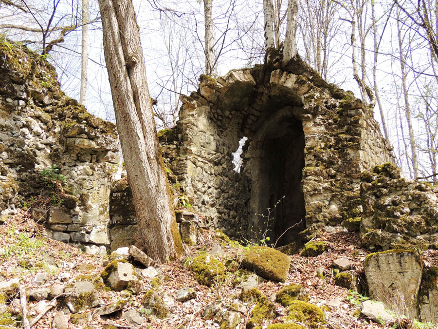 Развалины монастырского комплекса "Охты ехцы". Развалины монастырского комплекса "Охты ехцы".