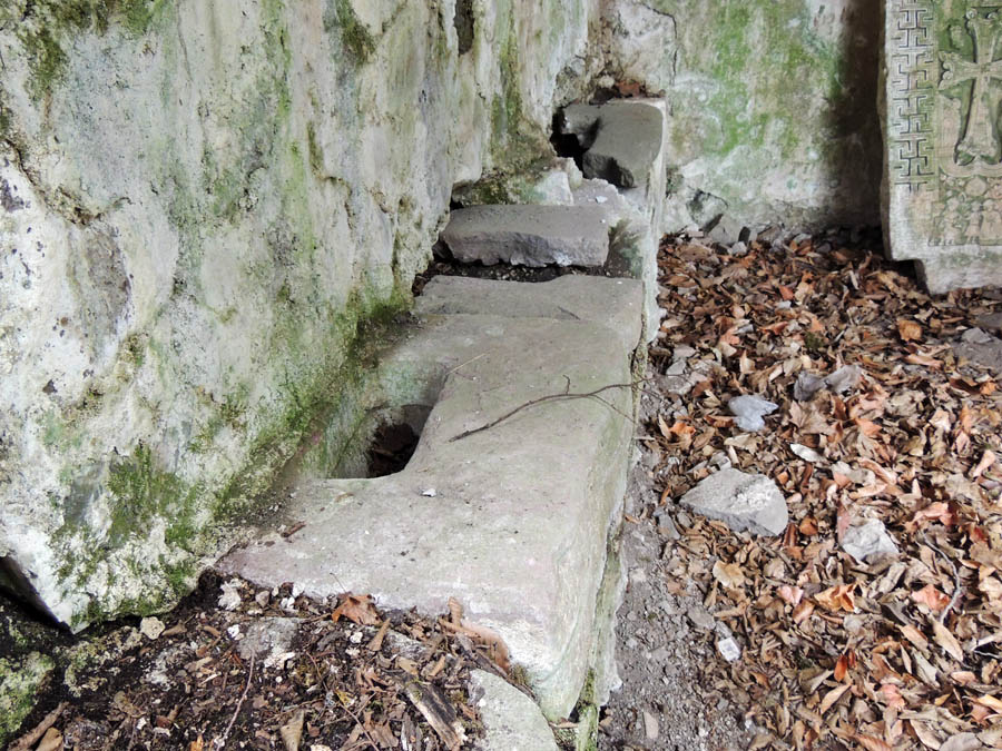 Купель. Здесь крестили детей... Купель. Здесь крестили детей...