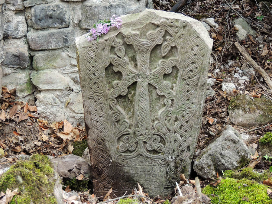 Хачкары монастыря "Охты ехцы". Хачкары монастыря "Охты ехцы".