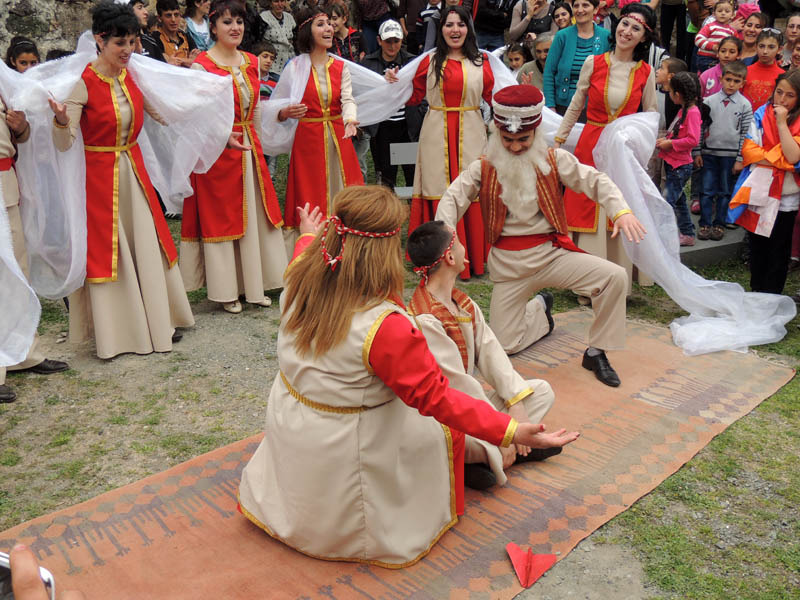 Сцена из спектакля &laquo;Сасунци Давид&raquo;.