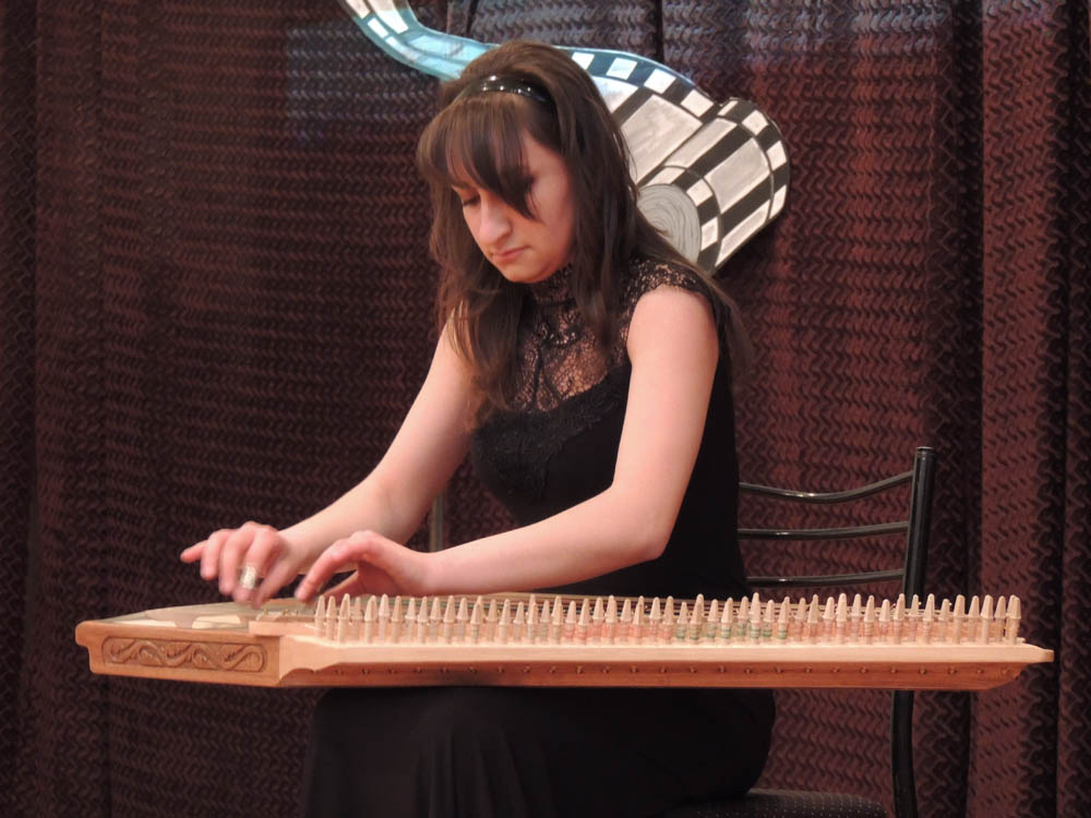 ... на каноне.играет на трубе произведение Микаэла Таривердиева. Школа искусств. г.Шуши. ... на каноне.играет на трубе произведение Микаэла Таривердиева. Школа искусств. г.Шуши.