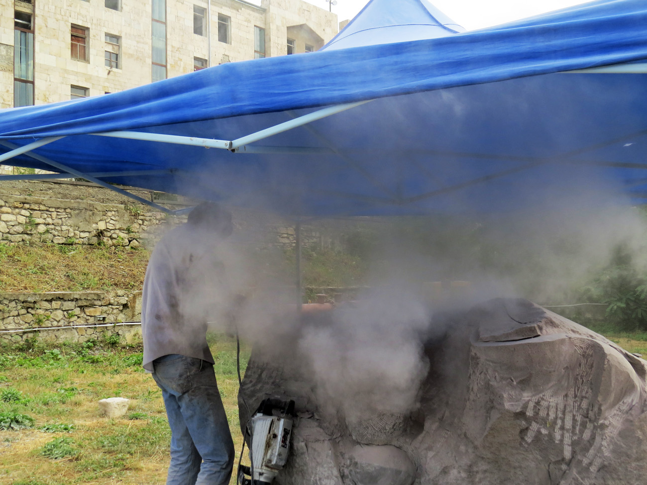 И не понять, кто из скульпторов...