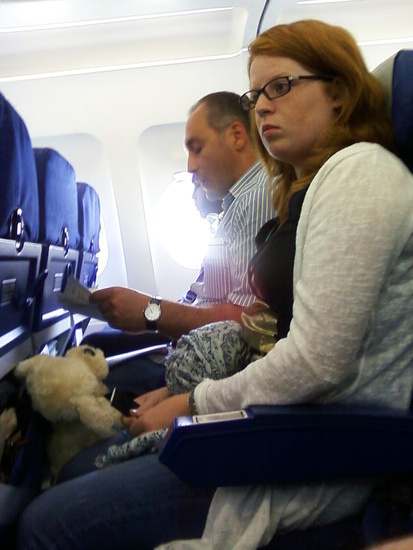 В салоне самолёта. Рейс Ереван-Париж. Девушка... В салоне самолёта. Рейс Ереван-Париж. Девушка...