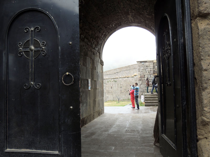 Вход в монастырь. Вход в монастырь.