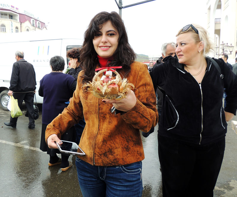 Лидит из Еревана, приехала в гости, и купила сувенир на ярмарке себе на память.