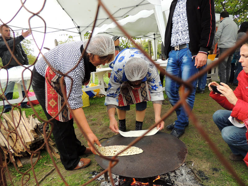 Пекут женгелов ац.