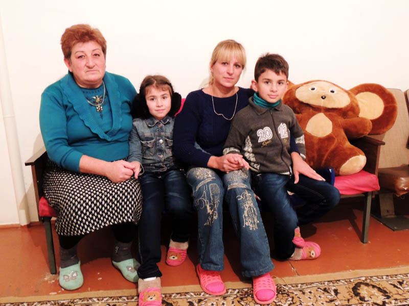 Вот и вся семья Лианы тикин Ромелла, Кетрин и Гарун.