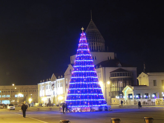 Главная Новогодняя ёлка на пл.Свободы.