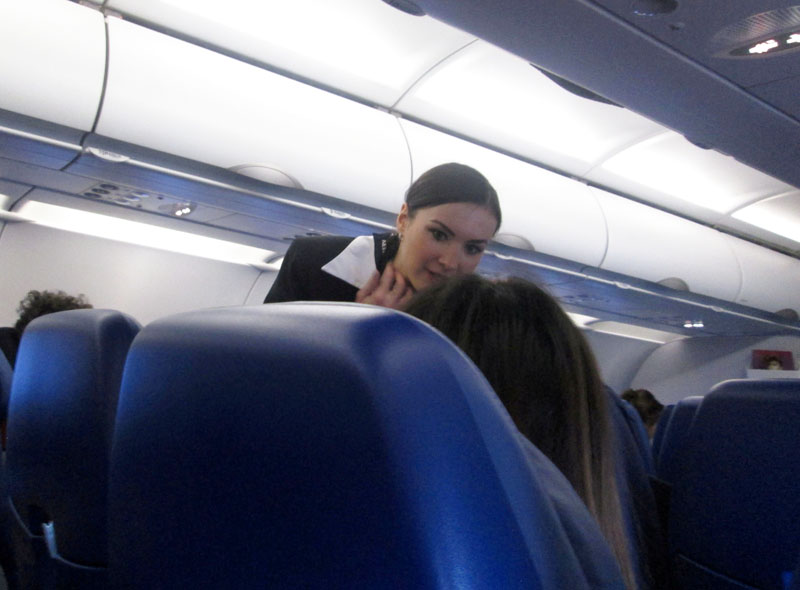 Необходимо выслушать любого пассажира. Рейс Шереметьево - Ереван.