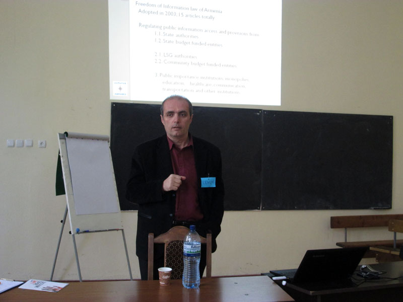 Левон Барсегян презентует работу 