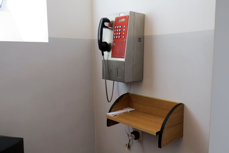 Телефон для ЗеКа в крытом режиме.