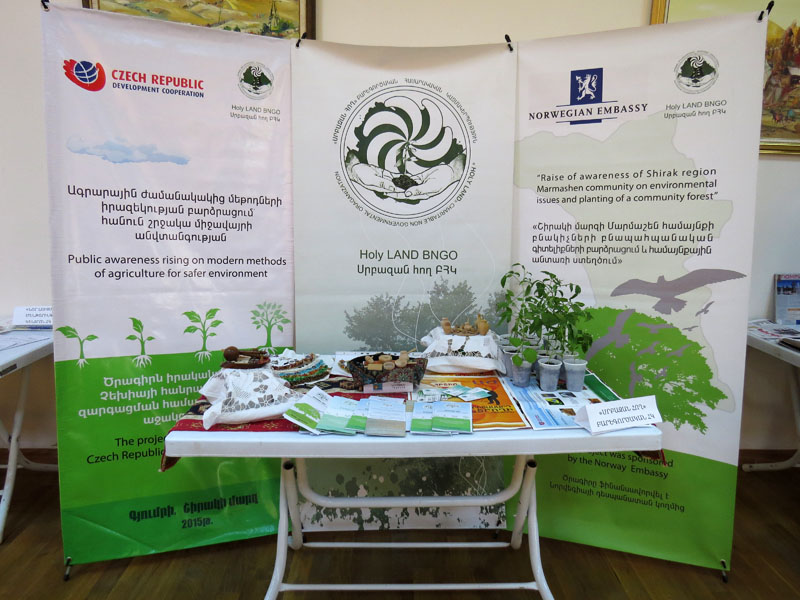 Стенд общественной благотворительной организации Священная земля.