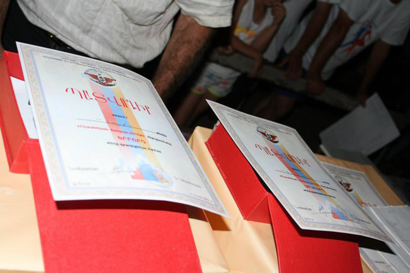 Грамоты на 1,2 и 3 места.