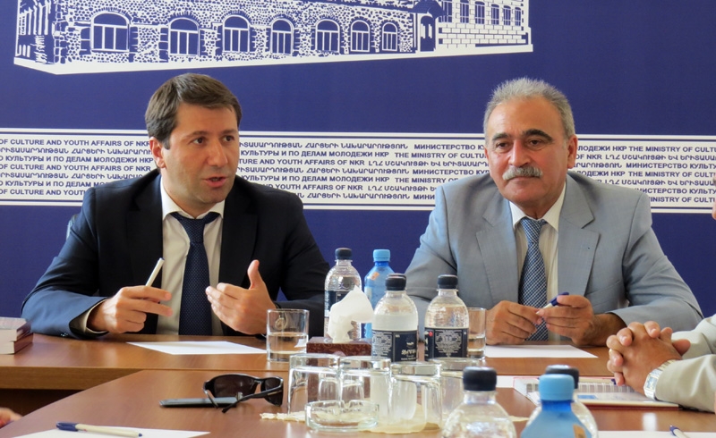 Омбудсмен Армении Карен Андреасян (слева) и омбудсмен Карабаха Юрий Айрапетян Омбудсмен Армении Карен Андреасян (слева) и омбудсмен Карабаха Юрий Айрапетян