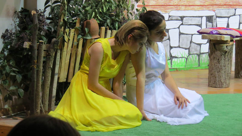 Сцена из спектакля &laquo;Не закрывайте сердцу рот&raquo;.