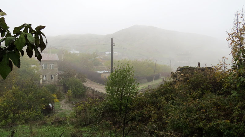 Туман помешал мне сделать хорошие снимки села.