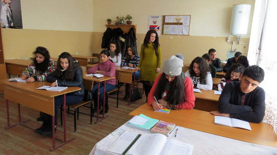 Будущие парикмахера (1 курс). Проходят теорию. Мастер Лилит Арутюнян.