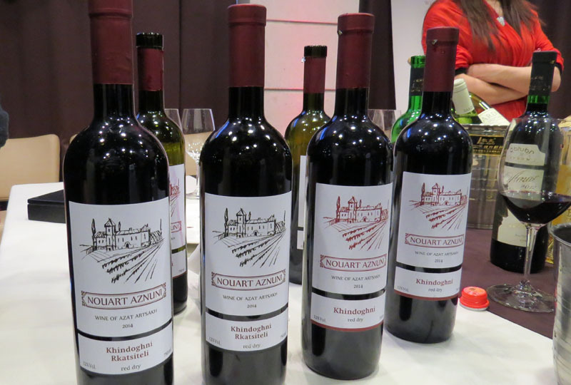 Вино, изготовленное из карабахского винограда сорта "Хиндогни".