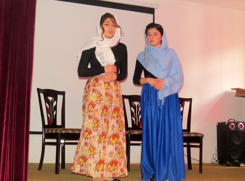 Катерина (Марьям Ванян) с Варварой (Арега Саакян).