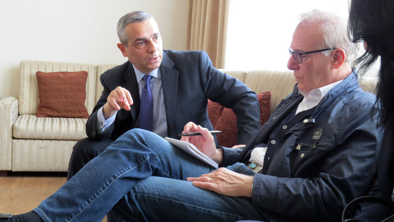 Масис Маилян, председатель Общественного Совета по внешней политике и безопасности НКР (слева) и Дэвид Игнатиус.