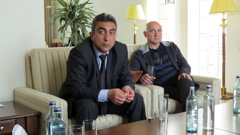 Саро Сарьян, председатель Комитета беженцев НКР (слева) и Карен Оганджанян,координатор Нагорно-Карабахского комитета "Хельсинкская инициатива-92".