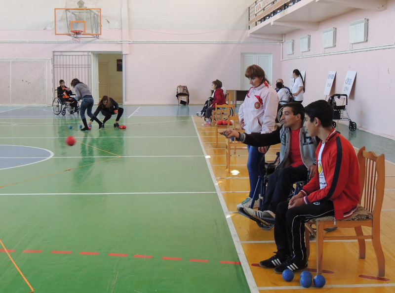 Мячик брошен. Мячик брошен.