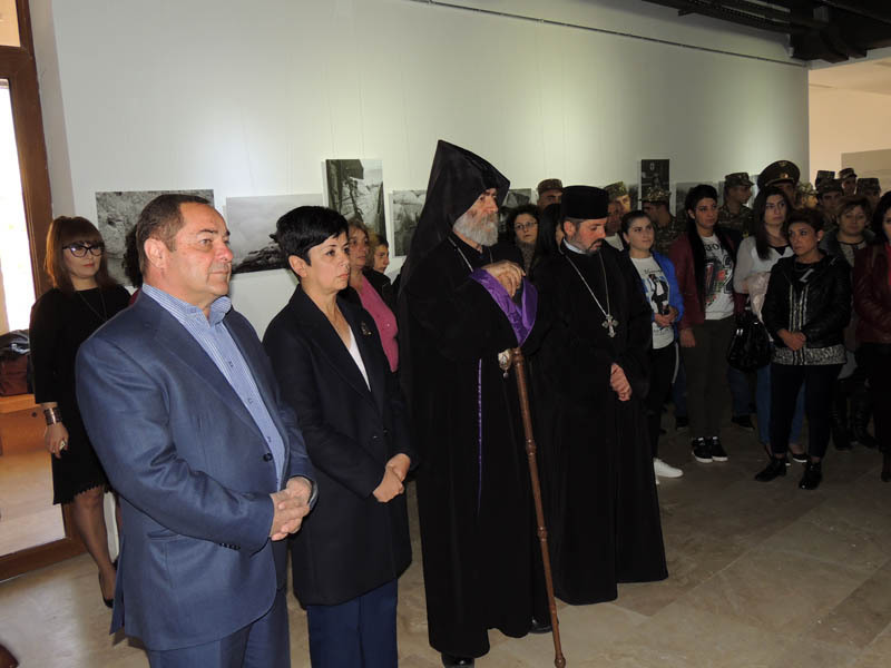 Представители властей и духовенства НКР. Представители властей и духовенства НКР.