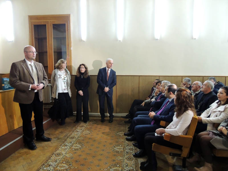 Авторы книги Левон Епископосян (Республика Армения), Питер Джон Эндрюс, Таня Кристин Кинг (Великобритания) руководитель проекта, Джон Мюррей (Ирландия) и Йоланда Фернандес-Халвой