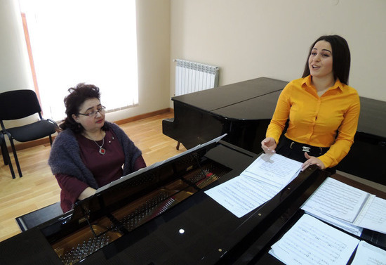 Работа над произведением "Аве Мариа". Работа над произведением "Аве Мариа".