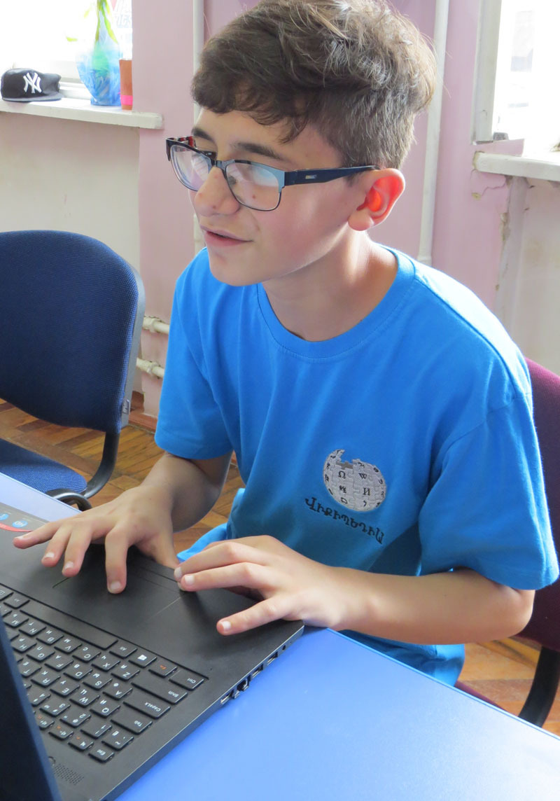 Вадим, один из лучших участников этого проекта и именинник.