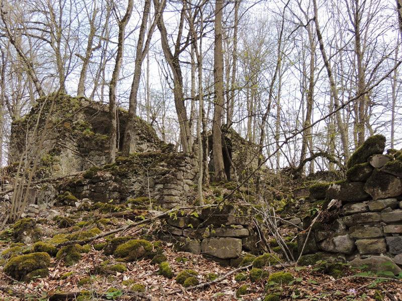 Монастырь Охты ехцы, с.Падара Аскеранского района (12-13 вв.).