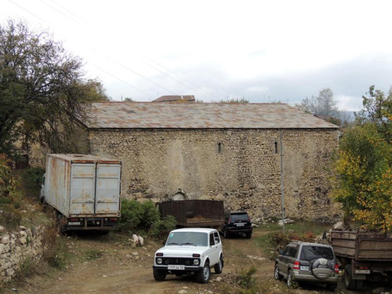 Церковь «Сурб Аствацацин» («Успенья Прсвятой Богородицы») (17 в.). с.Аветараноц Аскеранского района.