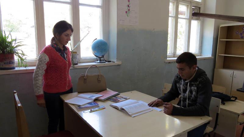   Педагог армянского языка и литературы Алвард Степанян. 10 класс.