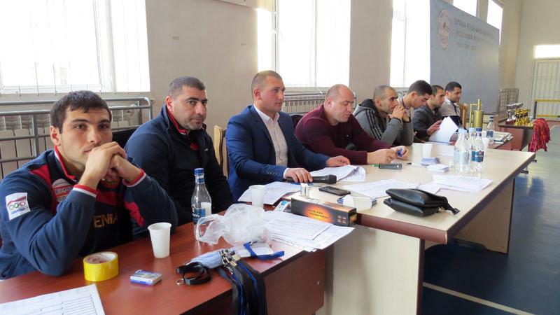 Команда судей. Главный судья Геворг Торосян (Арцах), четвёртый слева.